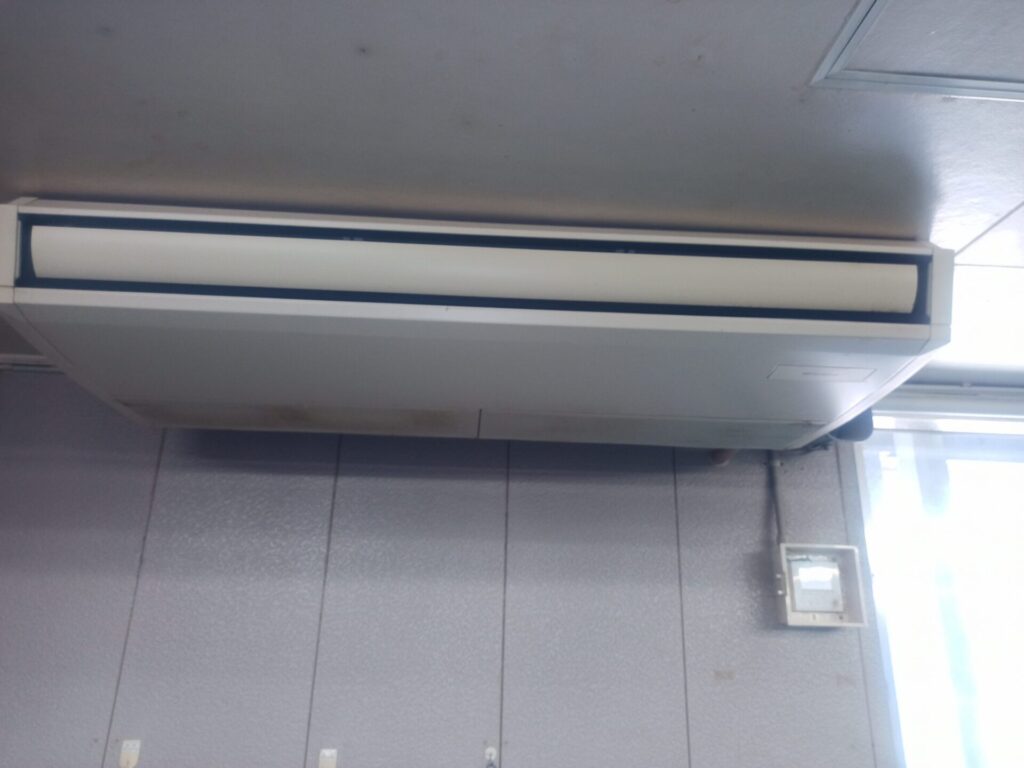 天吊エアコン
