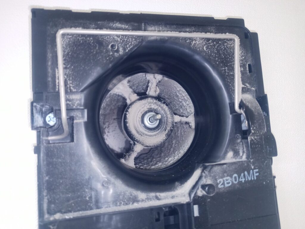 換気扇本体内部清掃前