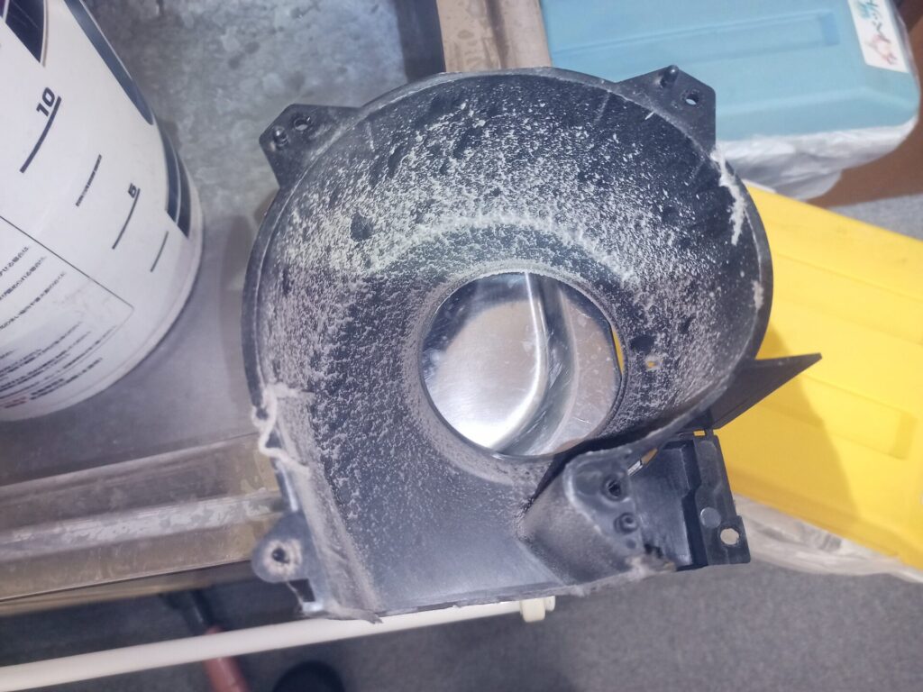 換気扇ファンカバー清掃前