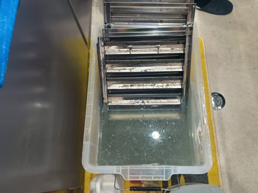 グリスフィルター清掃