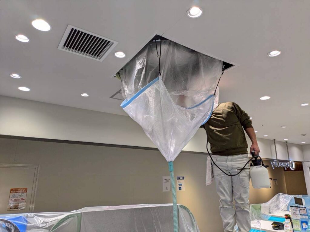 天カセエアコン洗浄中