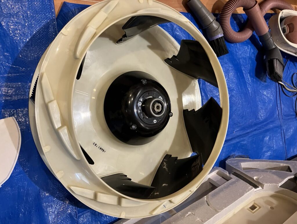 天カセエアコンフィルター洗浄前